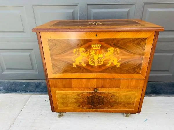 Nice Vintage Mid Century Modern Art Decor Cocktail Dry Bar Cabinet
