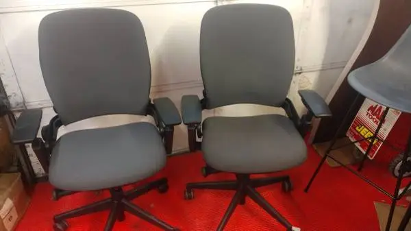 Multiple Steelcase Leap V2 office task chairs in great shape & warranty