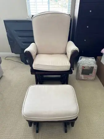 Great condition Glider with Ottoman