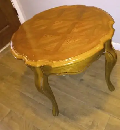 ROUND TABLE