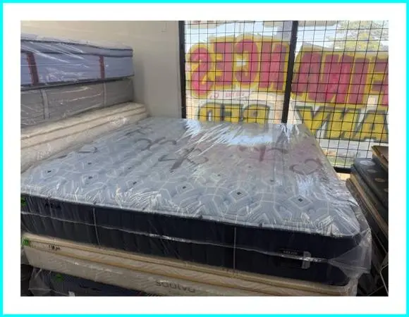 KING & SIZE STEARNS & FOSTER ESTATE MATTRESS & BOX SPRINGS BED SET