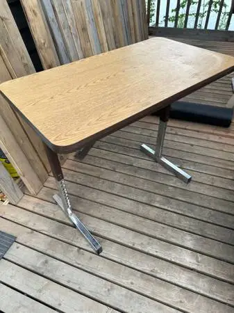 Adjustable table