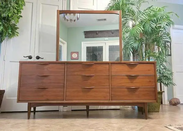 ►Mid Century Modern HUGE 9 Drawer Dresser & Mirror in Walnut 1960s