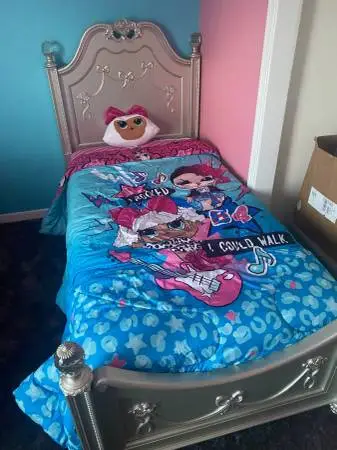 Walt Disney Bed