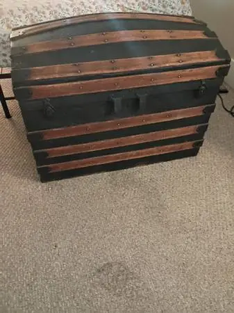 Antique dome top trunk