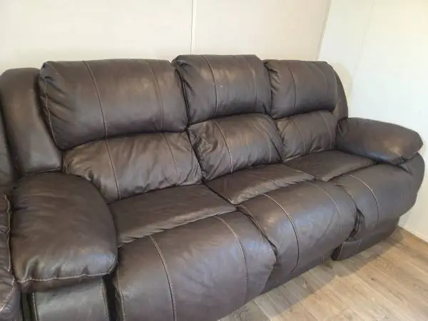 Leather couch/ Love seat set