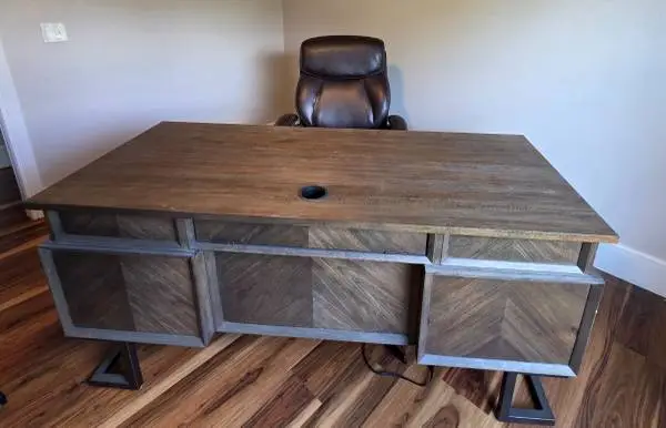 Great Desk Like New