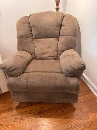 Nice chair and 2 recliners available