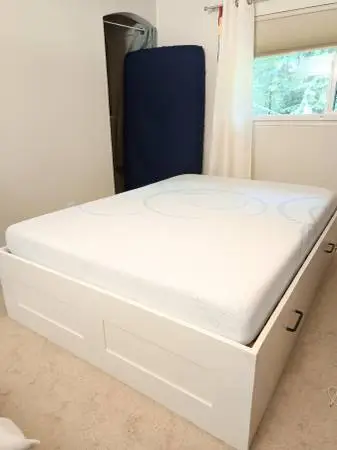 Queen 8 Slumber-Pedic Memory Foam Mattress - Like New