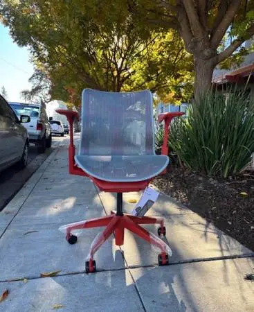 🔴❄️Herman Miller Cosm Chair❄️🔴