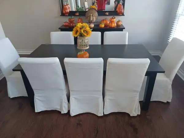 Almost Brand Néw.  A year old Parsons Dinning room chairs from IKEA .