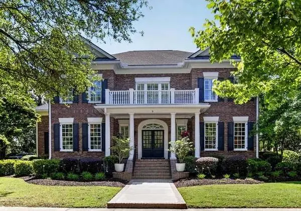 COASTAL TRADITIONAL IN NEUTRAL COLORS ESTATE SALE IN DANIEL ISLAND