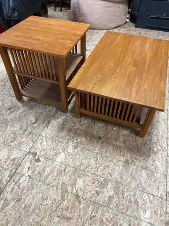Mission style coffee and end table
