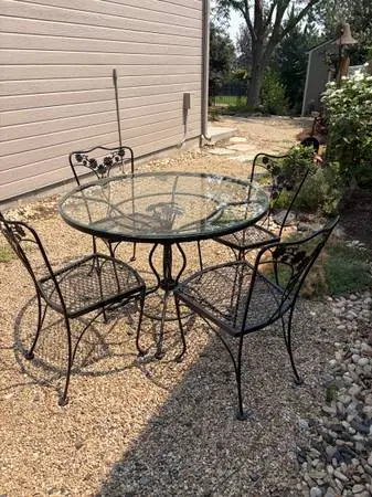 Woodard Wrought Iron 42” Patio Table and 4 Chairs