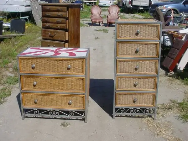 5 drawer dresser and 3 drawer dresser