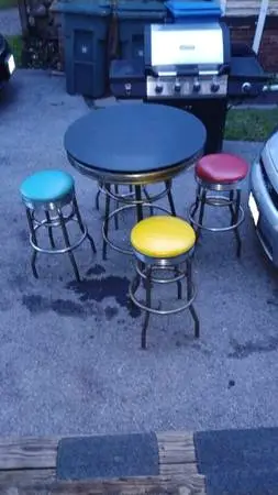 Bar style table and chairs. Vintage 1950s