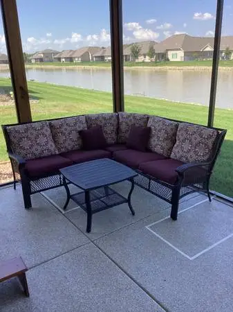 Outdoor patio sectional w/coffee table