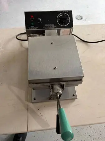 Waffle maker