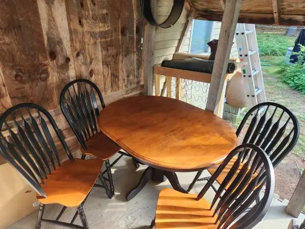 Farmhouse Oval Table with built in Leaf on Pedestal & 4 chairs