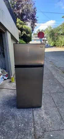 *~ Sanyo Appt size Refrigerator/Freezer ~* Can deliver