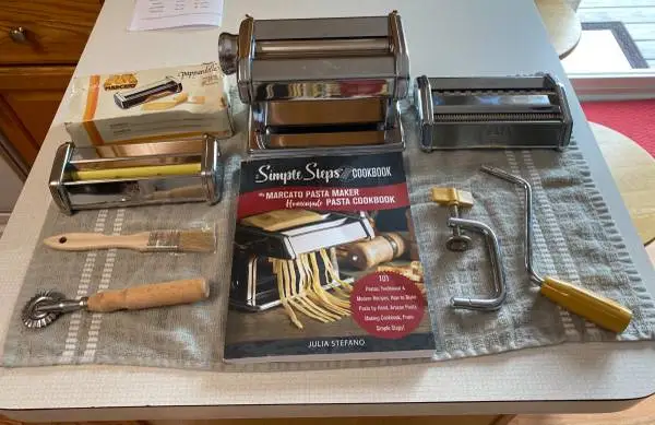 Atlas Mercato 150 mm Fresh Pasta Maker Machine + Extras & Recipe Book