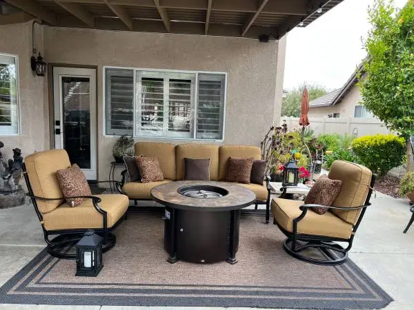 Luxury Patio 5 PC Outdoor Sofa Set. All like new condition!