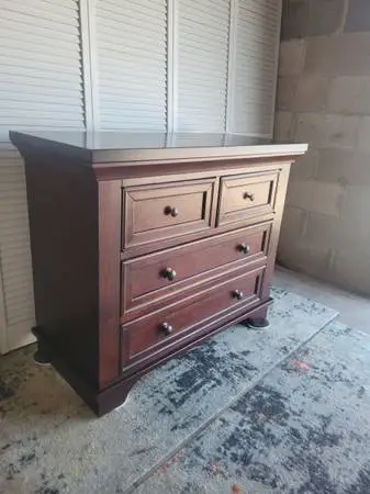 Dresser