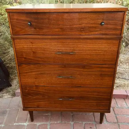 Beautiful c1960 MCM walnut Harmony House 4dr Dresser/Ultra Clean