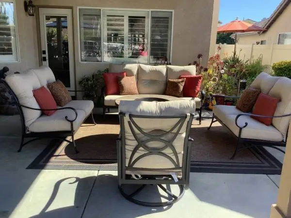 Luxury Patio Hanamint 5 PC sofa set. All like new!