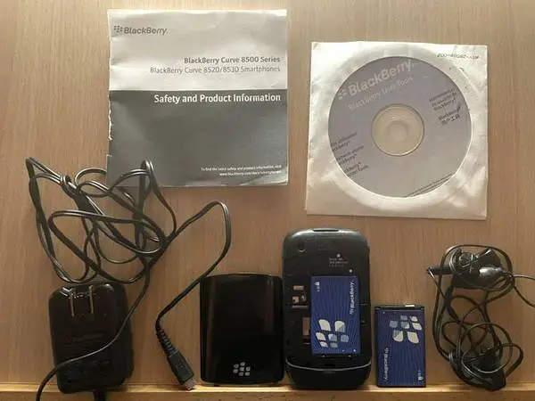 4 Older Cell Phones Incl Blackberry Curve/Nokia Flip
