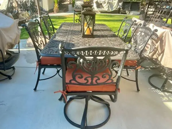 Patio Hanamint 7 PC outdoor dining set. All like new