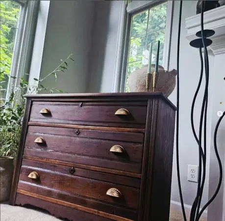 Antique Victorian Oak 3-Drawer Chest/ Dresser)