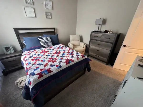 Full Size Bedroom Set - Like New