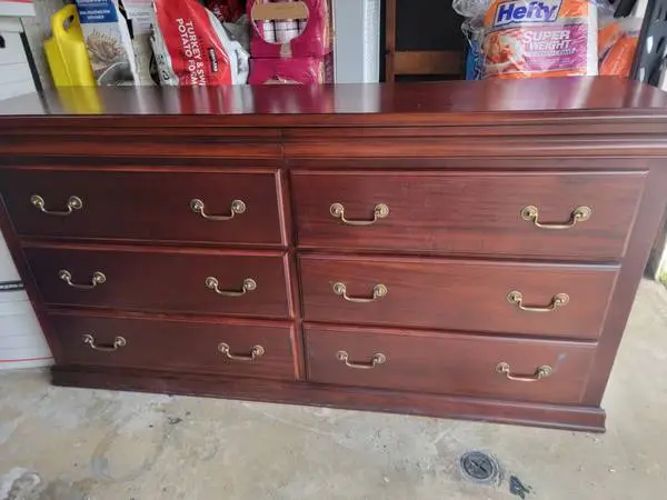 Six drawer Dresser / Chest of drawers