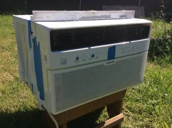 Window Air Conditioner (Excellent Condition)