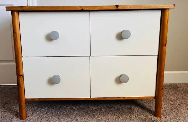 Sturdy 4-Drawer Dresser / Chest of Drawers / Storage Unit