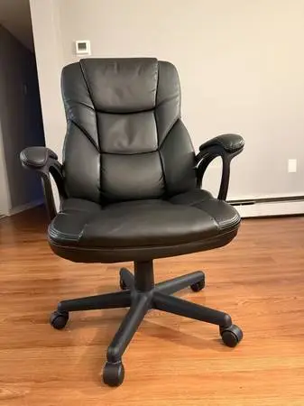 Black Leather Office Chair – Executive Chair with Armrests