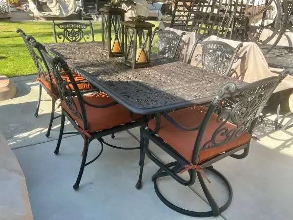Patio Hanamint 7 PC outdoor dining set. All like new