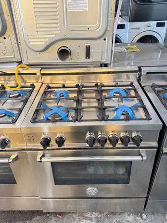 High-End Bertazzoni 30” Gas Range – Fully Tested & Clean