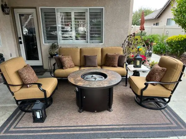 Luxury Patio 5 PC outdoor Sofa Set! All like new condition