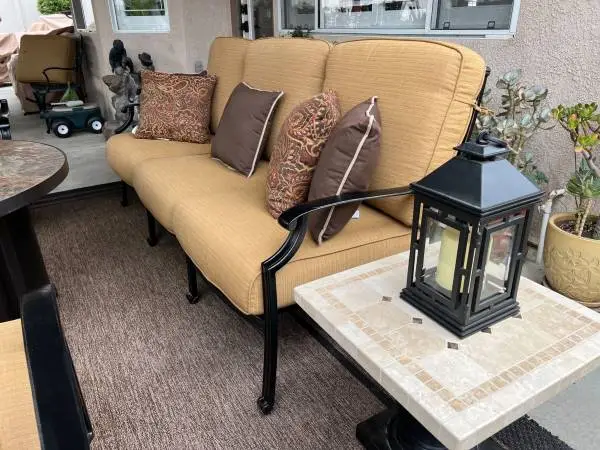Luxury Patio 5 PC outdoor Sofa Set! All like new condition