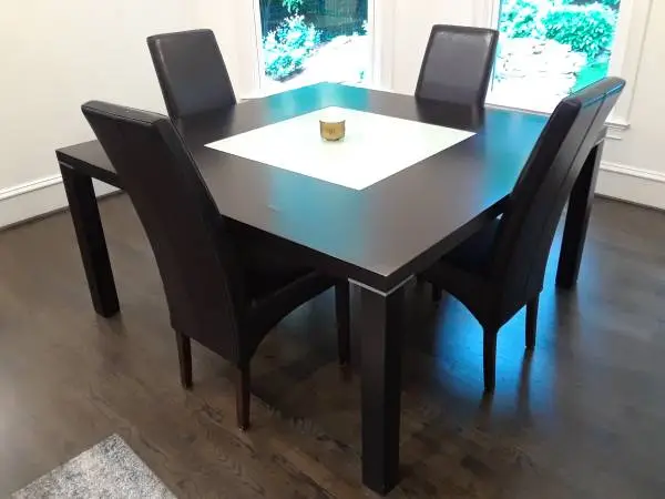 Mango wood veneer dining table