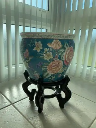 Reduced Big Chinese vase with koi fish
