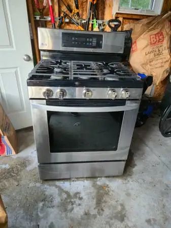 LG.stainless steel 5 burner gas model LRG3194ST. With convection oven