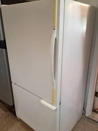 AMANA FRIDGE - WORKS PERFECT $150