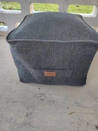 **FOOT / LEG  OTTOMAN (LIKE NEW)