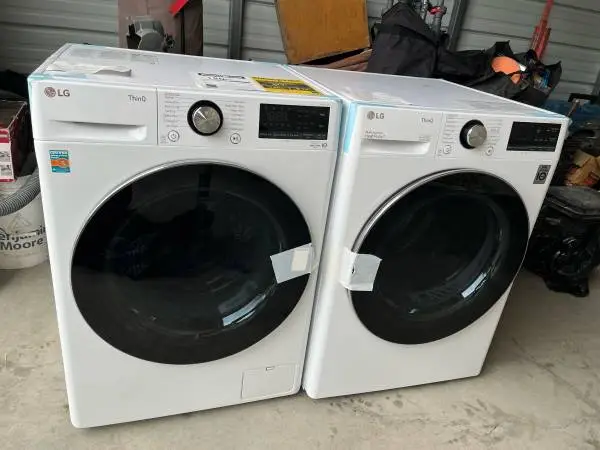 LG thinQ washing and drying machine stackable new