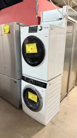 24IN FONTLOAD WASHER AND DRYER