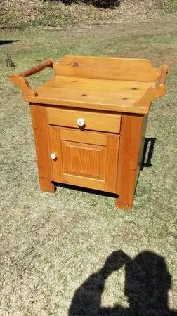 Pine wash stand