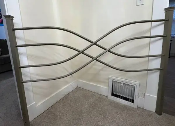 Metal queen head and foot board